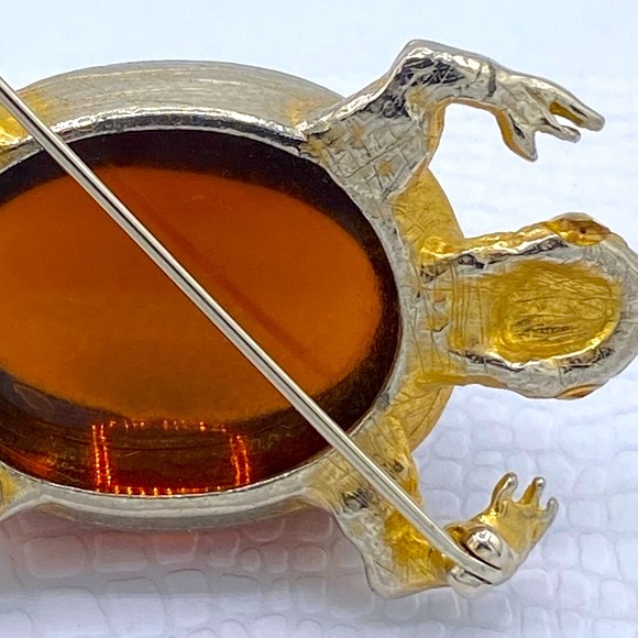 Hattie Carnegie Figural Frog Brooch With Amber Cabochon Gold Tone Very Unique - Picture 6 of 8